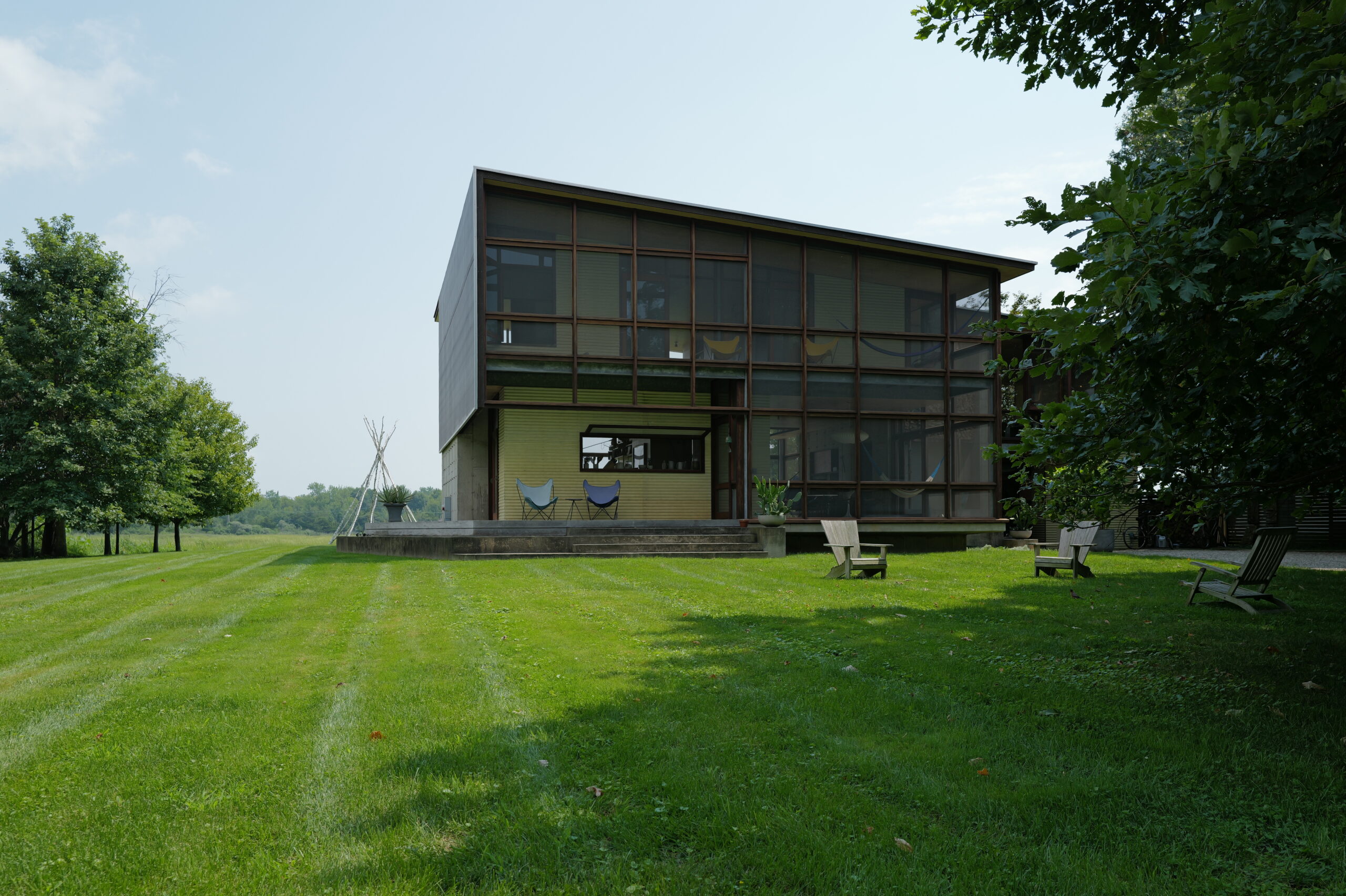 Modernist House in Village Creek